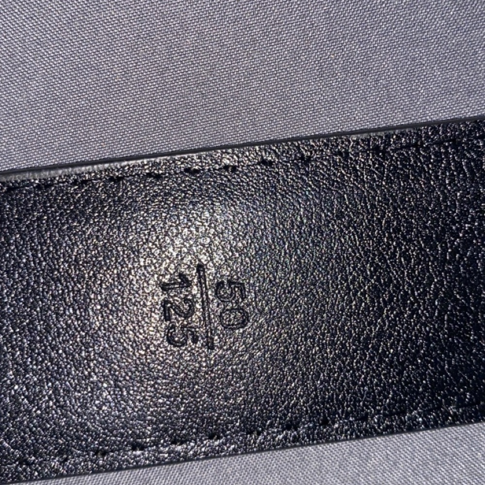 Louis Vuitton - Picture 2 of 3